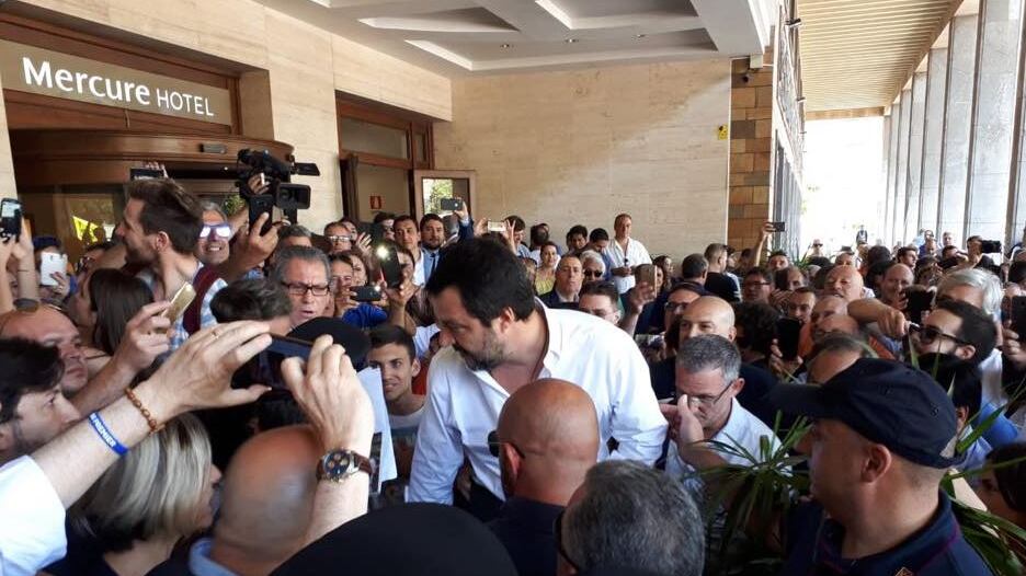 Catania, Salvini contestato dai centri sociali: "Ci sono cose più importanti"