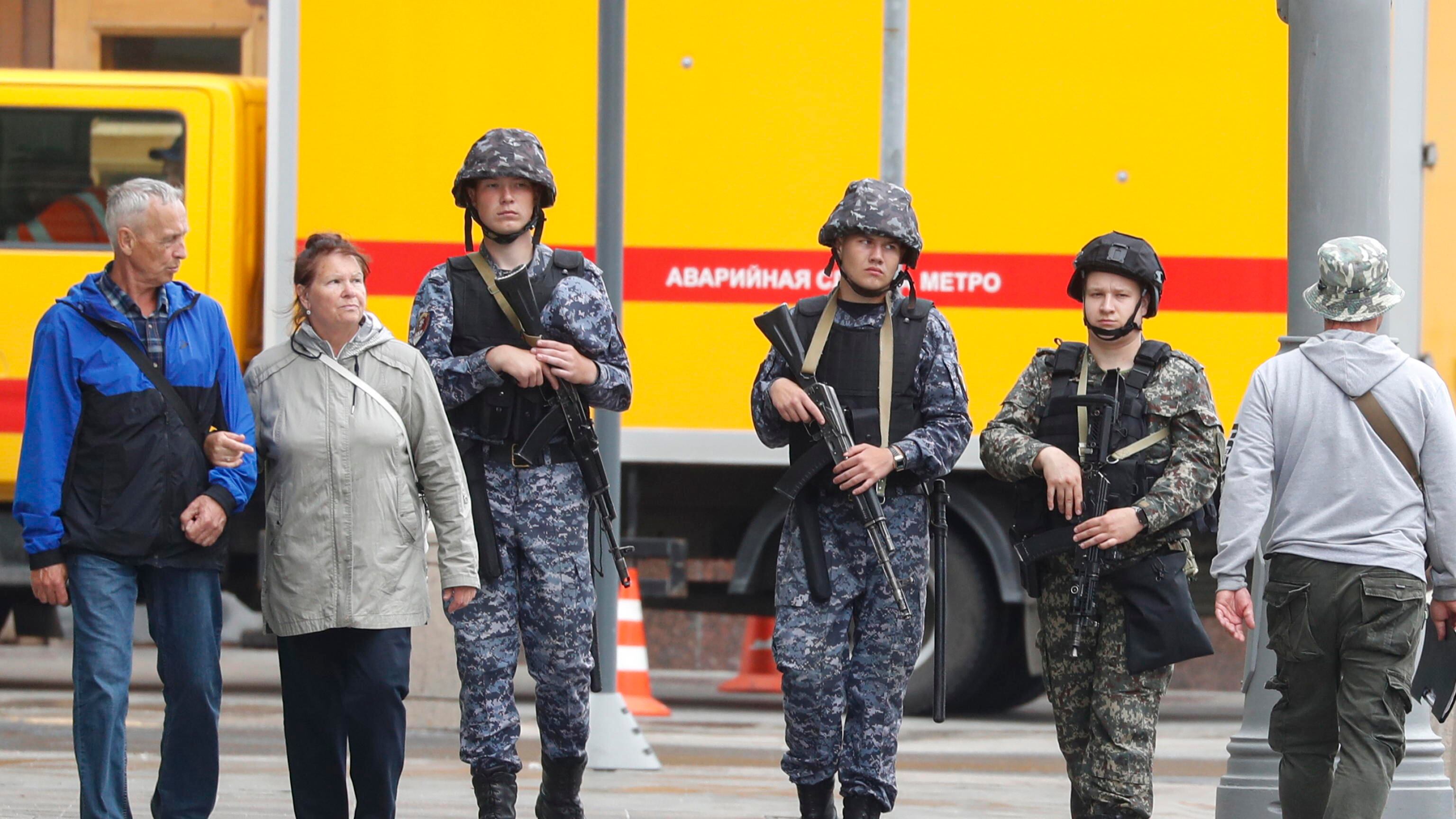 Tank e soldati per le strade: ecco il giorno più surreale per la Russia