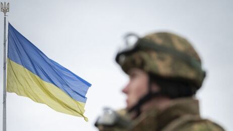Armi, scudo missilistico e Nato: Zelensky svela il "piano della vittoria". Ira di Mosca