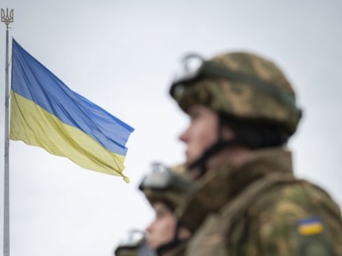 Armi, scudo missilistico e Nato: Zelensky svela il "piano della vittoria". Ira di Mosca