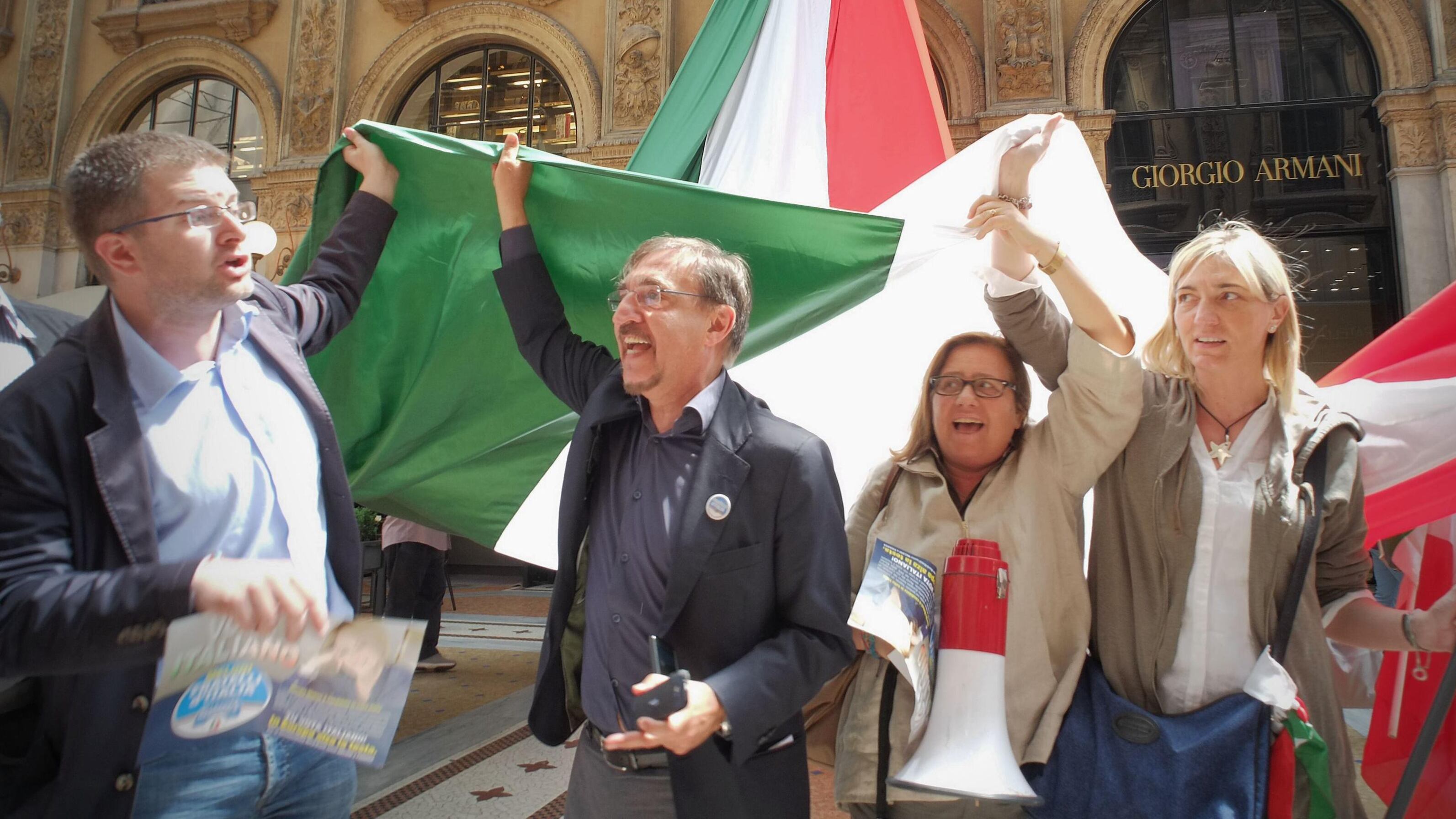 La Russa sorride in Galleria «Siamo oltre il 4 per cento»