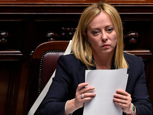 Migranti, Meloni inchioda la sinistra: "Mette in discussione l'onore dell'Italia per i suoi fini"