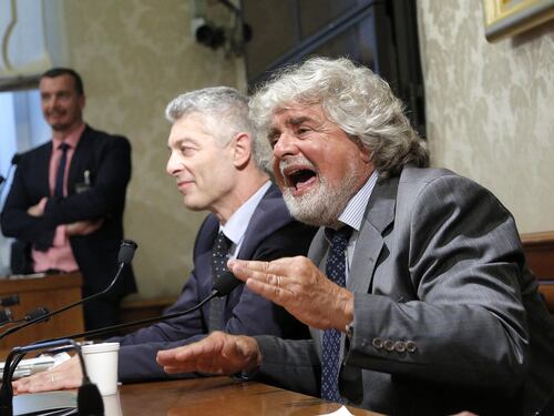 Grillo vuol fare Berlusconi E si inventa il discorso del Cav
