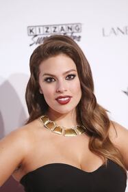 Ashley Graham topless in Messico 25