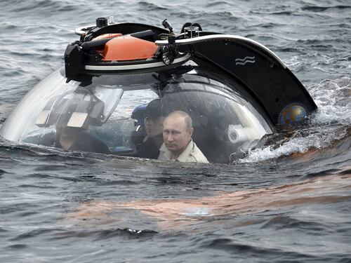 Putin, missione nel Mar Nero con mini sommergibile