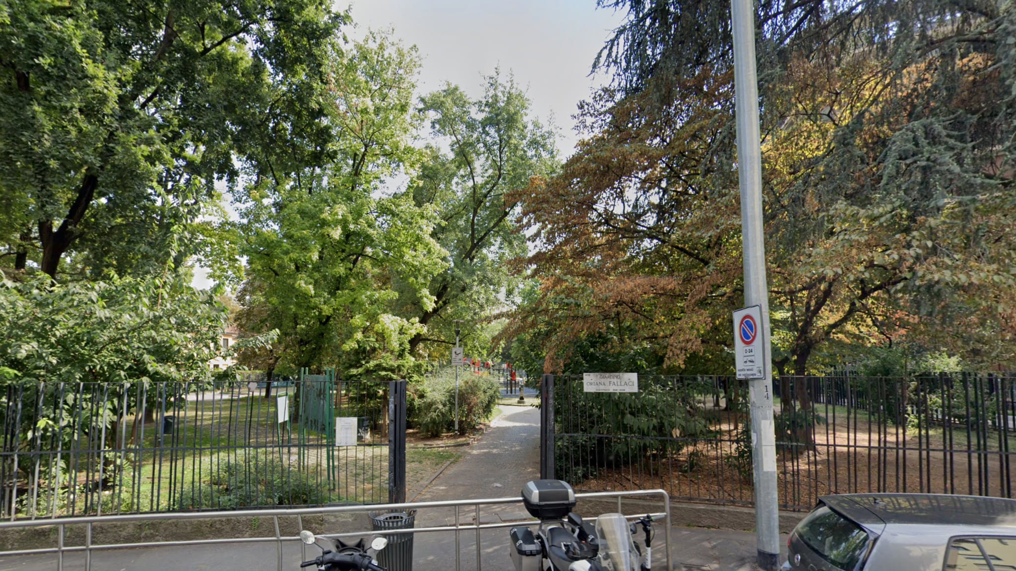 Coltello, "Allah Akbar" e la frase sull'Isis: terrore nel parco di Milano. Poi il giudice lo libera
