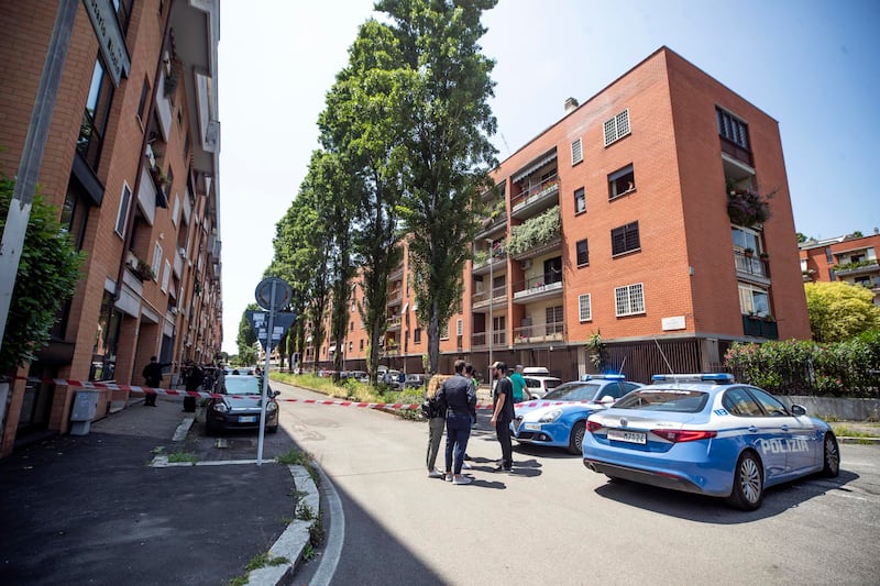 Omicidio-suicidio di Roma: l'arrivo della scientifica e il ritrovamento dell'auto dell'assassino 2