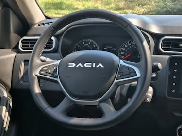 Dacia Duster Journey 2023, guarda le foto 11