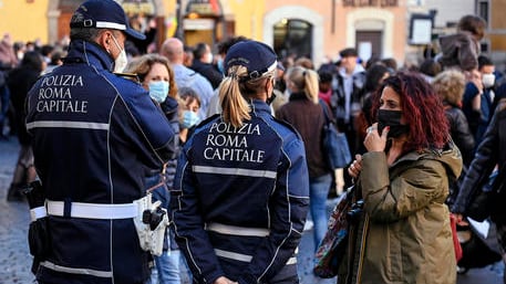 Insulta i vigili di Roma dopo una multa, assolta con formula piena