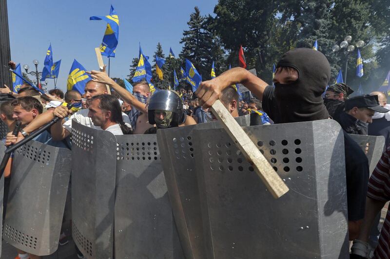 Gli scontri davanti al Parlamento di Kiev 3