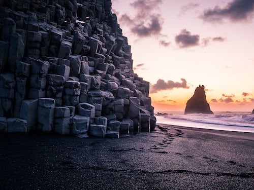 Reynisfjara, la strada della morte e altre mete da evitare: ecco i luoghi turistici più pericolosi al mondo