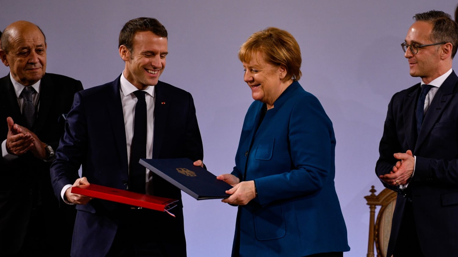 "Non voglio aver niente a che fare con voi". Così Salvini gela Merkel e Macron
