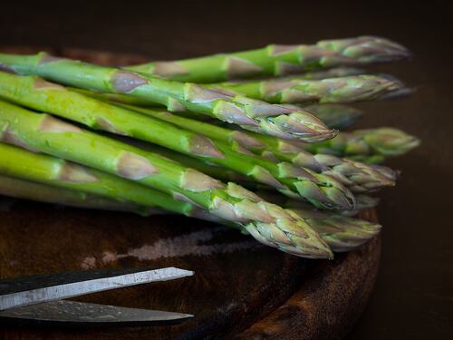 Asparagi, proprietà ed effetti benefici dei germogli depurativi