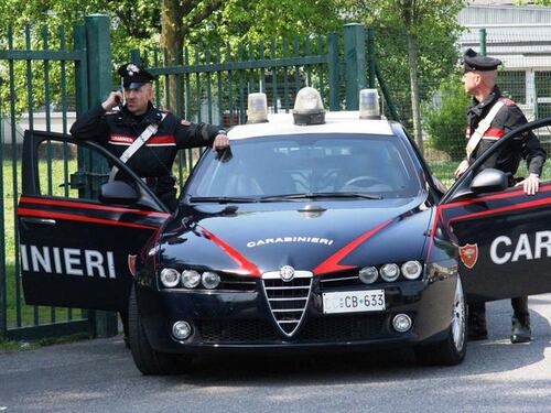 Ferisce e rapina un turista. Ma il giudice rimette in libertà lo straniero