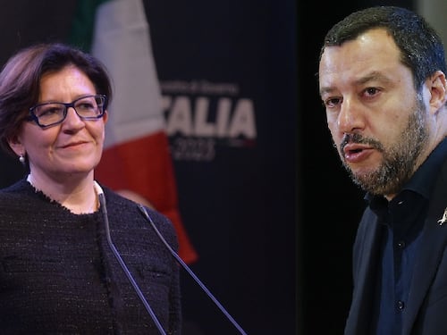 Migranti, è scontro tra i ministri Salvini e Trenta