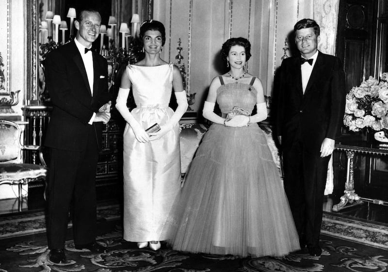 Jackie Kennedy con la Regina Elisabetta II, il Principe Filippo di Edimburgo e John F. Kennedy