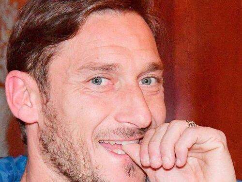 Francesco Totti confessa: "L'esultanza col ciuccio è per mia moglie"