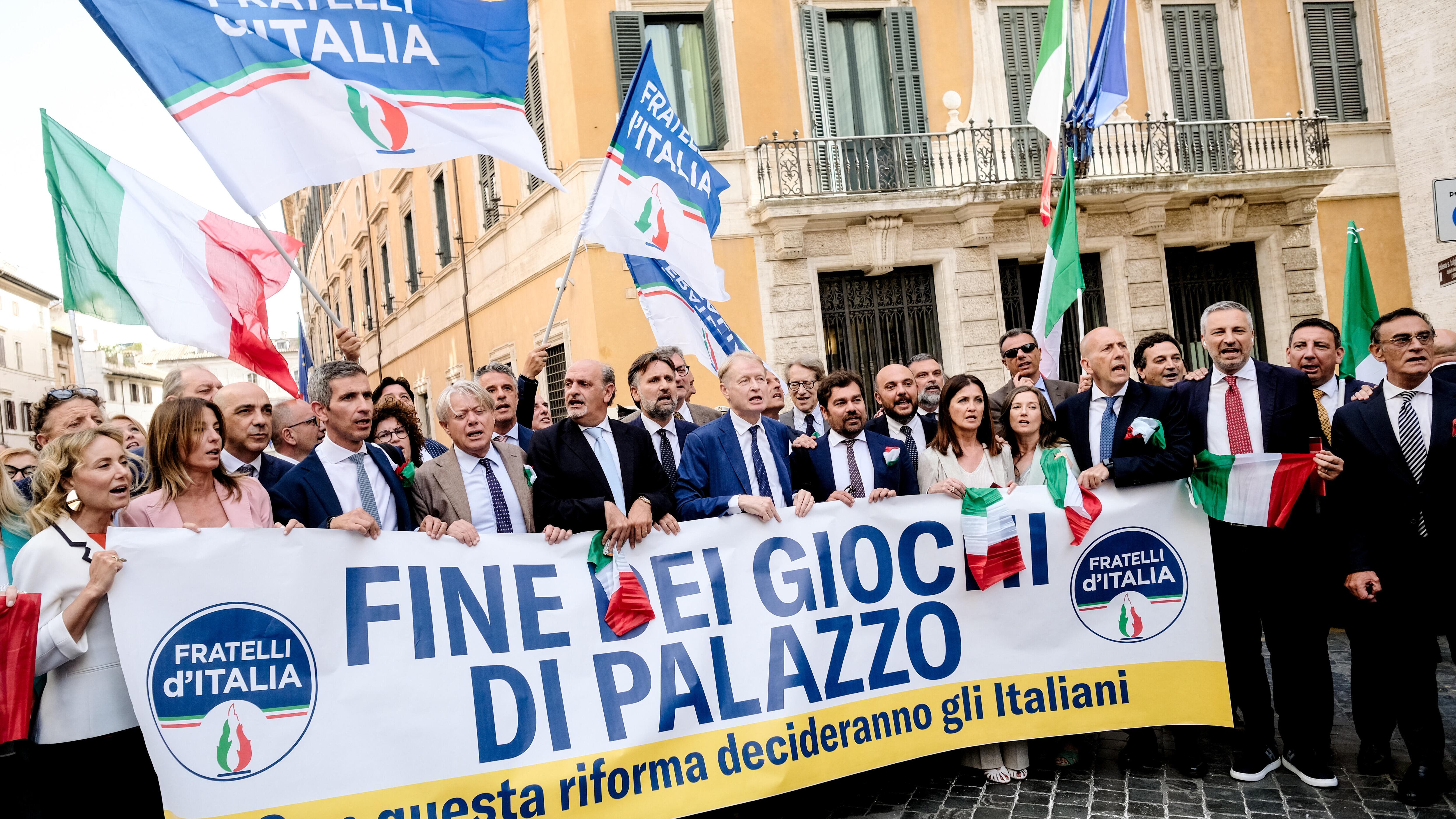 Presidente del Consiglio eletto. Basta tecnici, altolà ai ribaltoni