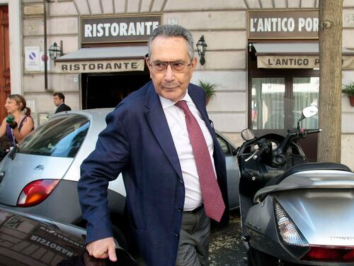 Grazia, l'ipotesi resta sul tavolo ma l'avvocato Coppi è cauto: "Tocca a Berlusconi decidere"