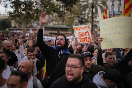 Valencia, manifestanti in strada contro la gestione Mazòn 4