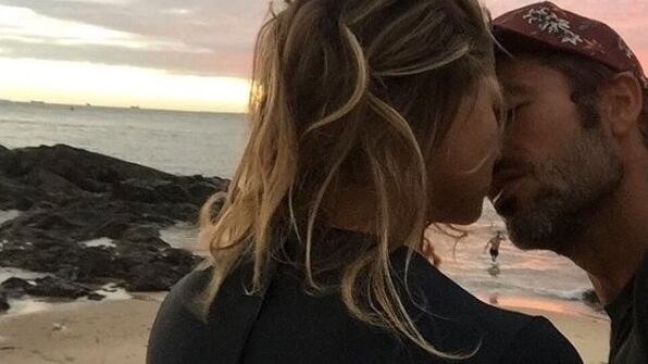 Luca Argentero bacia Cristina per il World Kissing Day