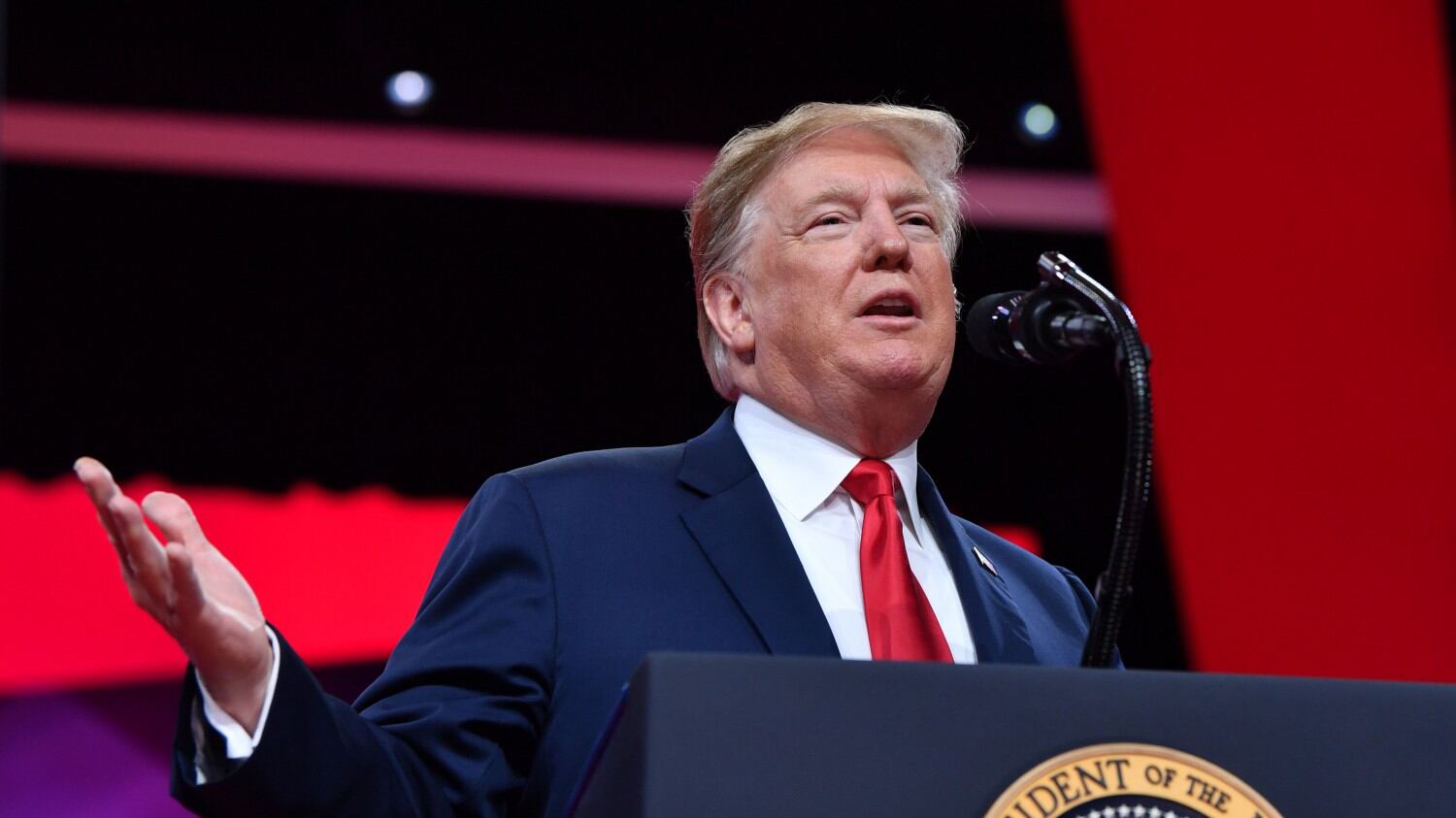 L'Ucrainagate fa bene a Trump: boom di donazioni a suo favore. Beffati i dem