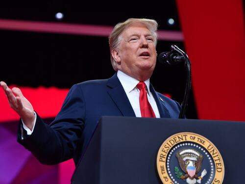 L'Ucrainagate fa bene a Trump: boom di donazioni a suo favore. Beffati i dem