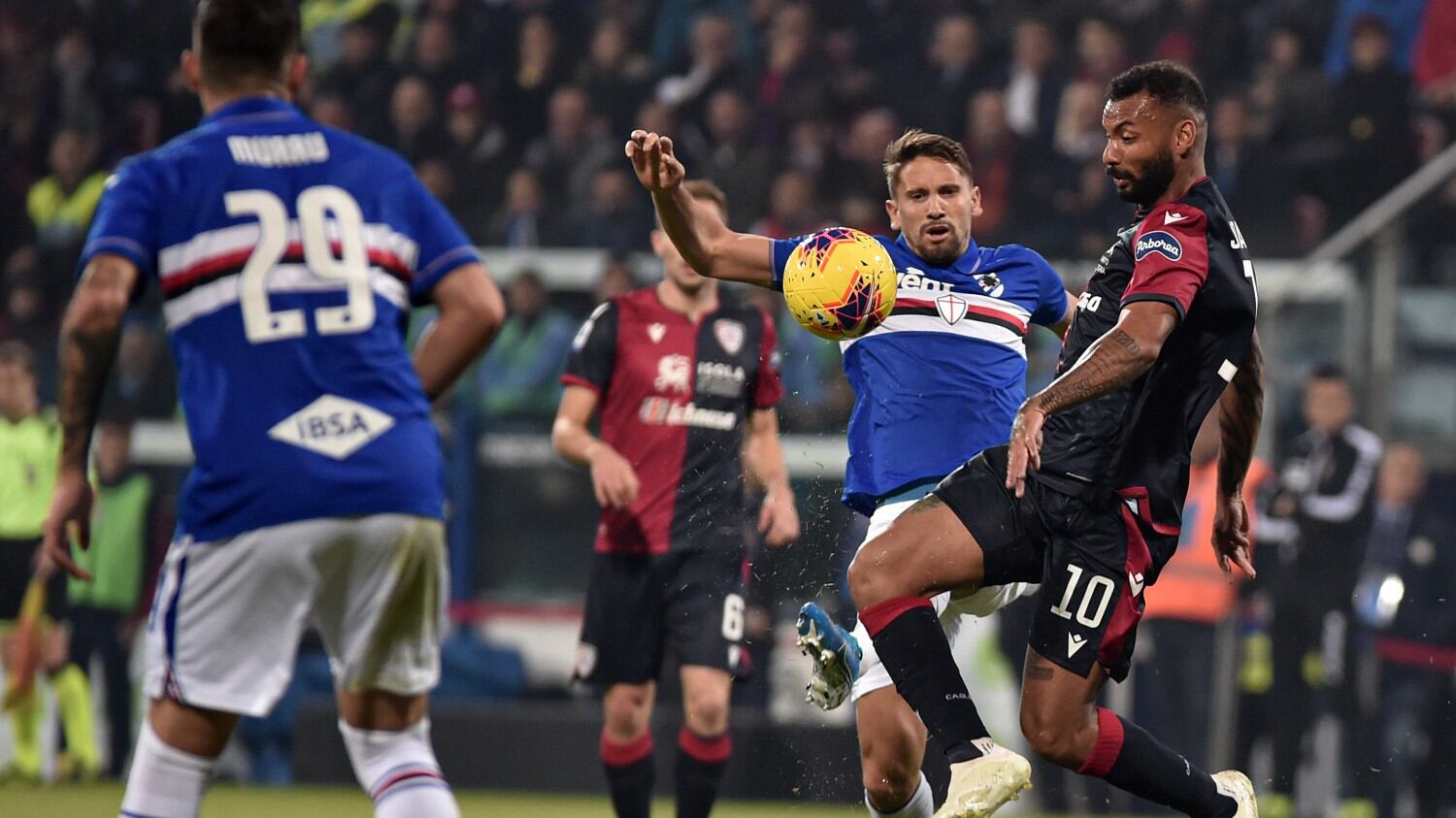 Cagliari-Sampdoria, gol e spettacolo: finisce 4-3 alla Sardegna Arena