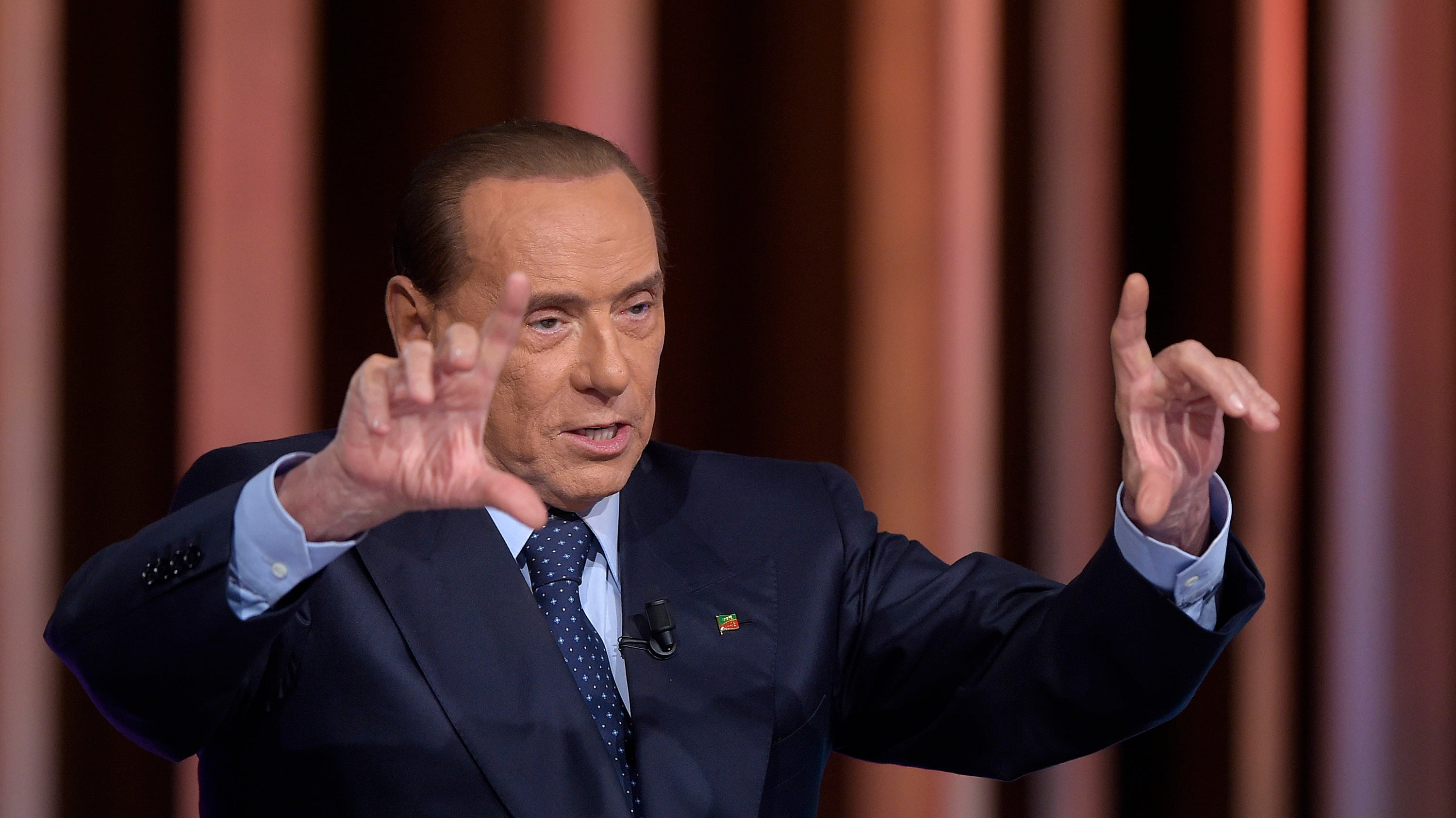 Berlusconi in tackle: "Il Milan mi fa venire il mal di stomaco"