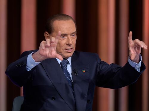 Berlusconi in tackle: "Il Milan mi fa venire il mal di stomaco"