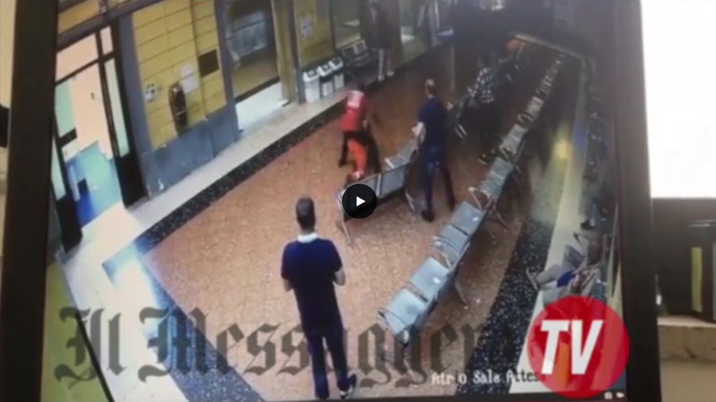 Rimesso in libertà dal giudice, pesta un portantino e fugge