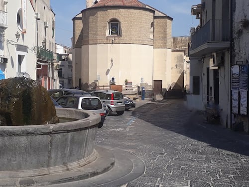 Tenta la truffa dello specchietto: 29enne ai domiciliari