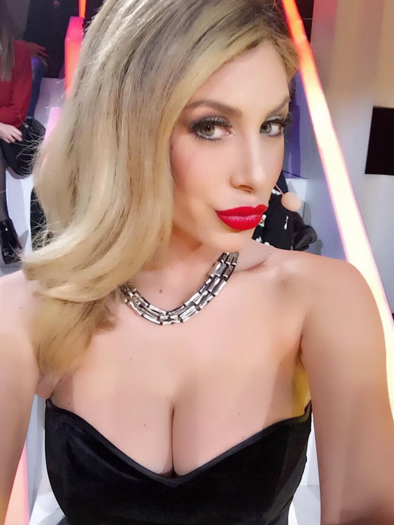 Paola Caruso hot, sexy e prorompente: foto 8