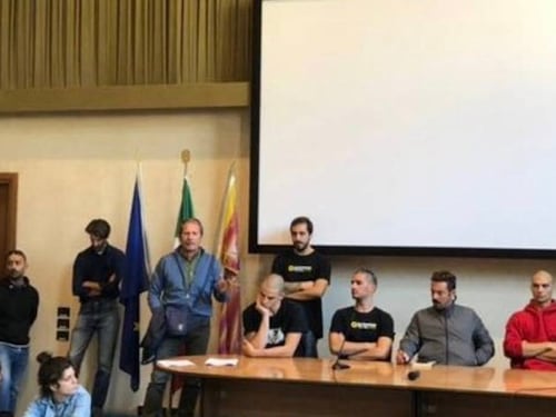Padova, sala comunale ai centri sociali. La Lega sbugiarda il sindaco