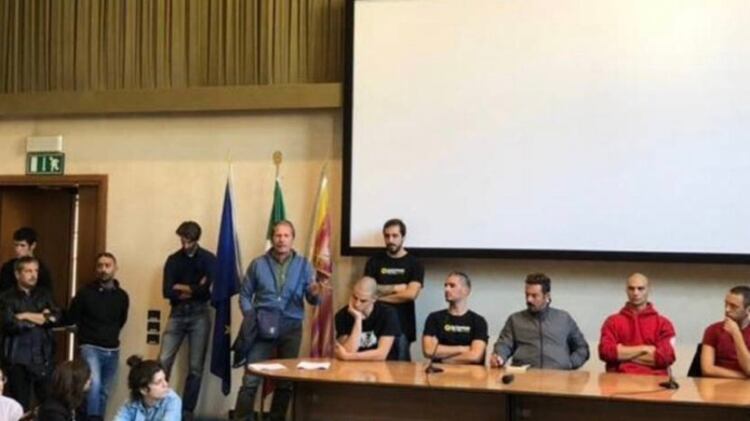 Padova, sala comunale ai centri sociali. La Lega sbugiarda il sindaco