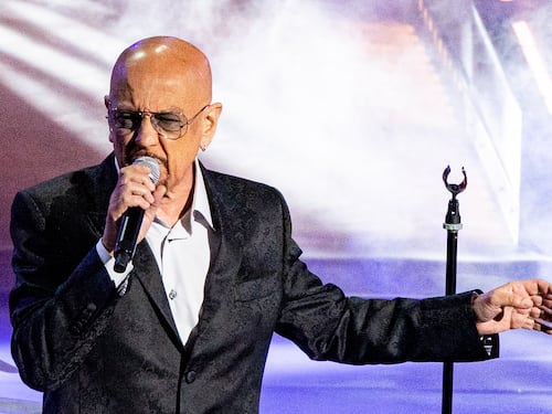 Enrico Ruggeri: “Le canzoni hanno confini, nei racconti li ho superati”