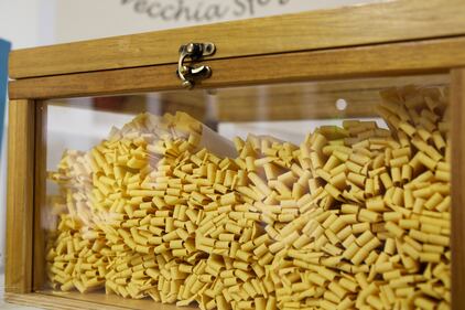 Eleganti teche per conservare le produzioni de La Pasta di Aldo