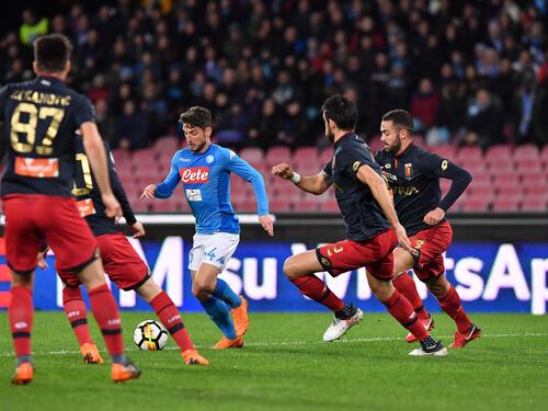 Il Napoli soffre ma batte il Genoa: 1-0 e Juventus a meno due in classifica