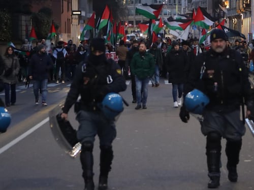"Meloni assassina". Pro Pal in piazza per chiedere la liberazione di Hannoun
