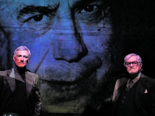 La storia che svelò gli ingranaggi mafiosi: il palco diventa un ring fra due scrivanie