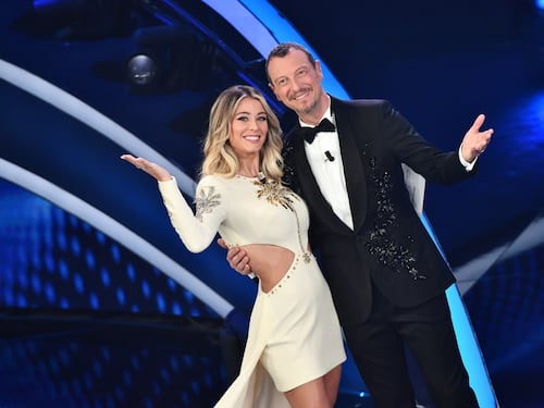 Battute, show e musica: la finale del festival