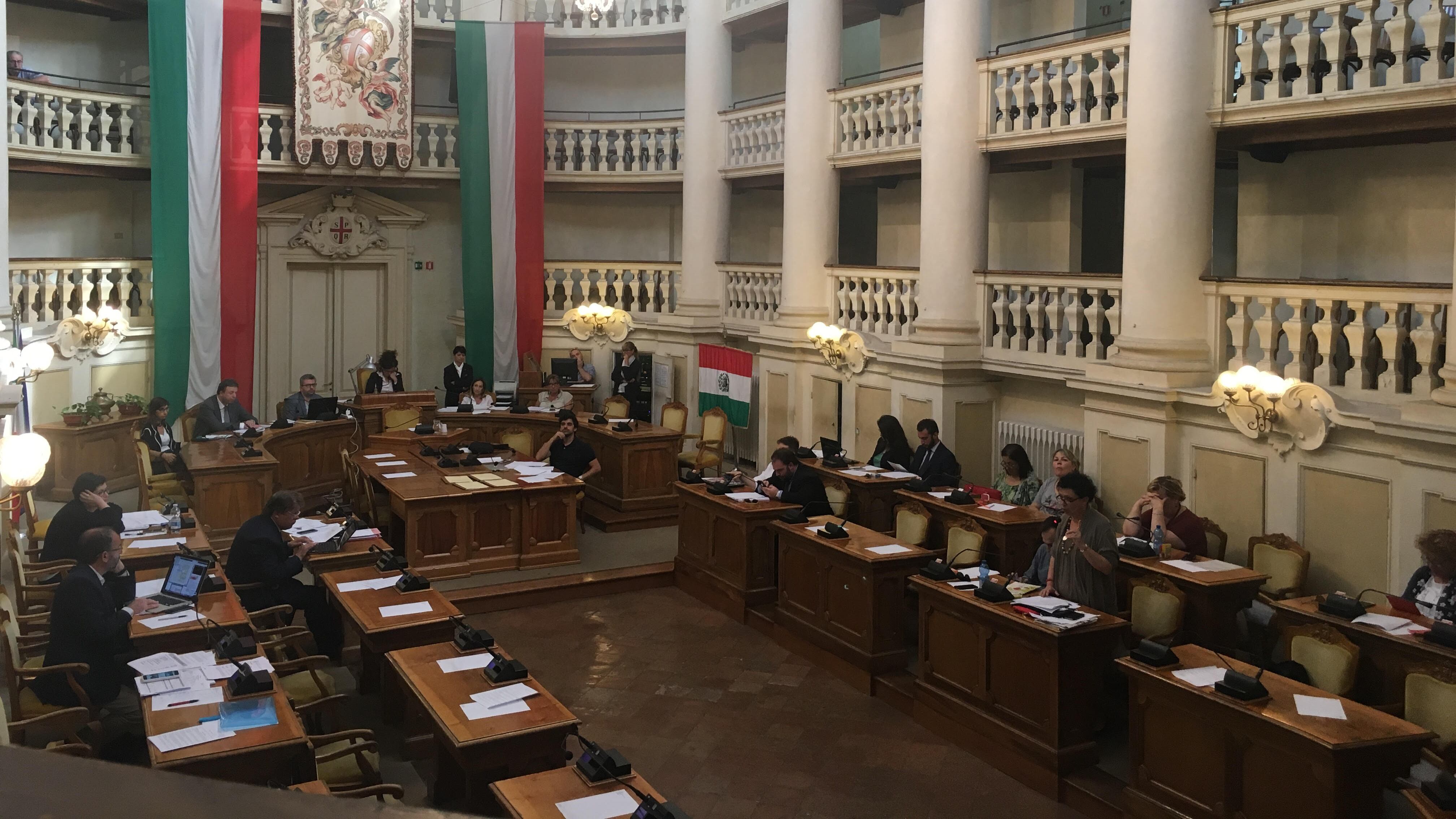 Reggio Emilia, la sinistra spinge per una legge pro gay