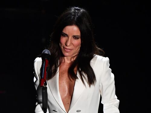 Sanremo 2019: il décolleté di Paola Turci