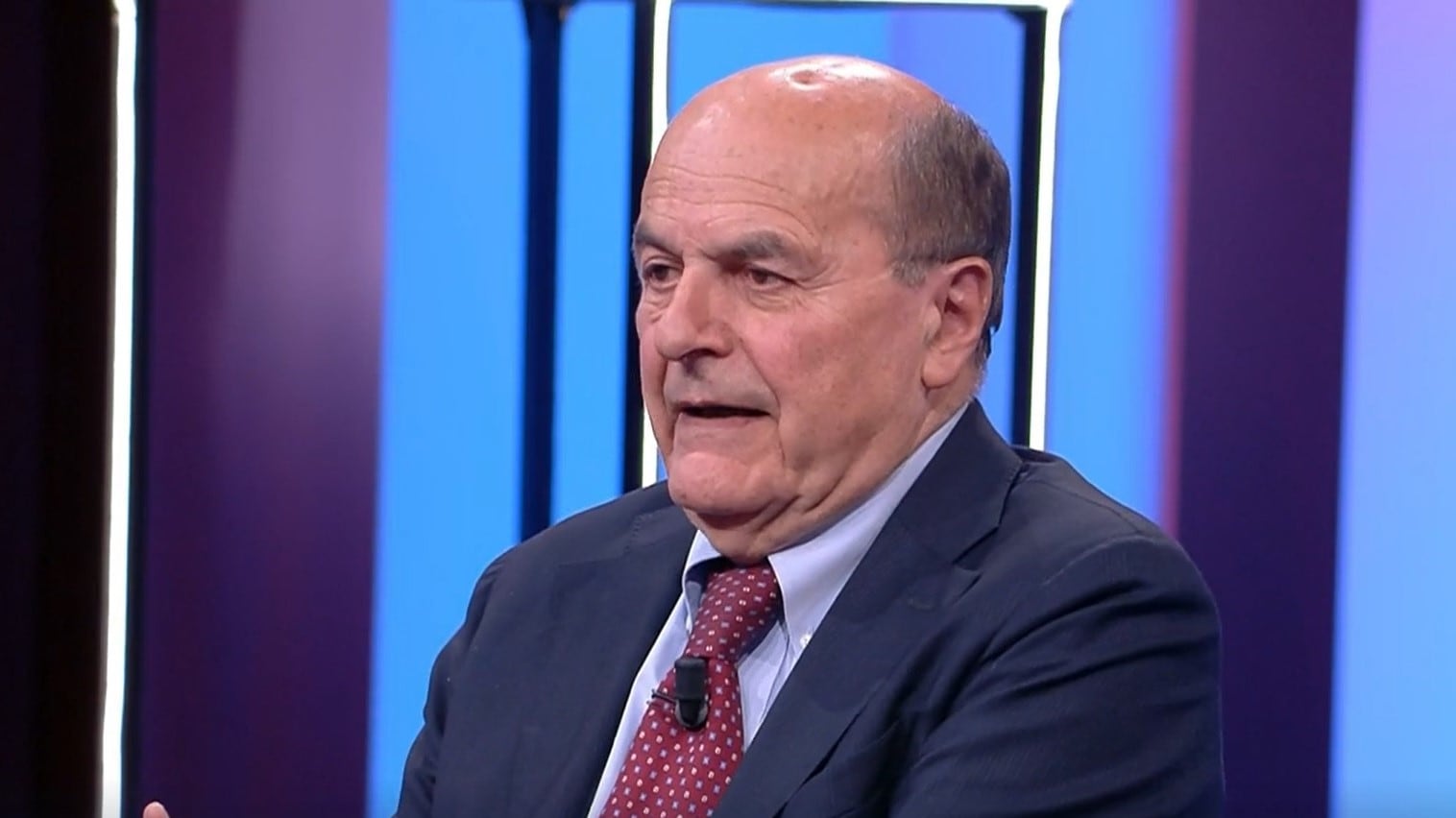 Bersani attacca ancora Vannacci: "Si crede un genio...Bel glabro"