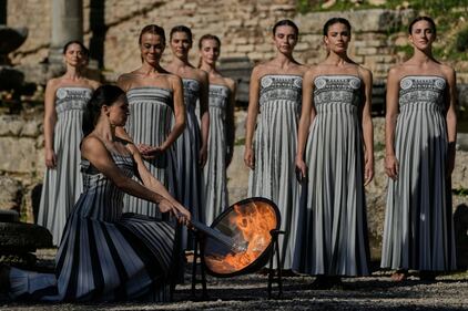 Milano-Cortina 2026: la fiamma olimpica inizia il lungo viaggio da Olimpia 2