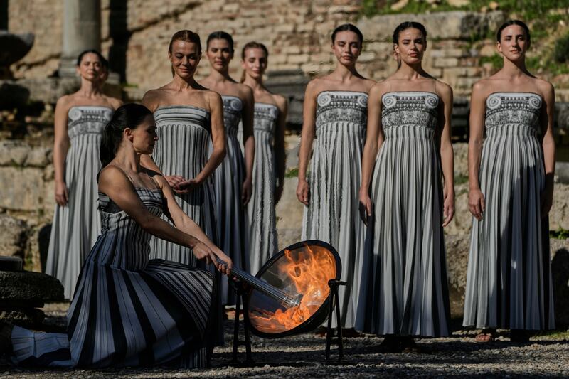 Milano-Cortina 2026: la fiamma olimpica inizia il lungo viaggio da Olimpia 2