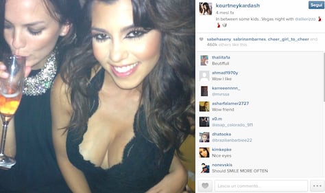 Kourtney Kardashian pompa il latte dal seno su Instagram 7