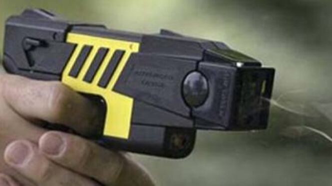 Pistola, taser e coltello: così i banditi rapinano un hotel vicino Arezzo