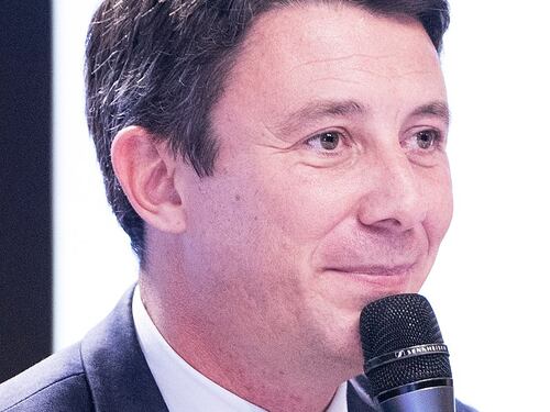 Immagini hot sui social, via il candidato fedelissimo di Macron