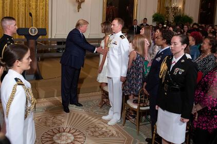 Trump e la first Lady Melania alla Celebration of Military Mothers alla Casa Bianca 1